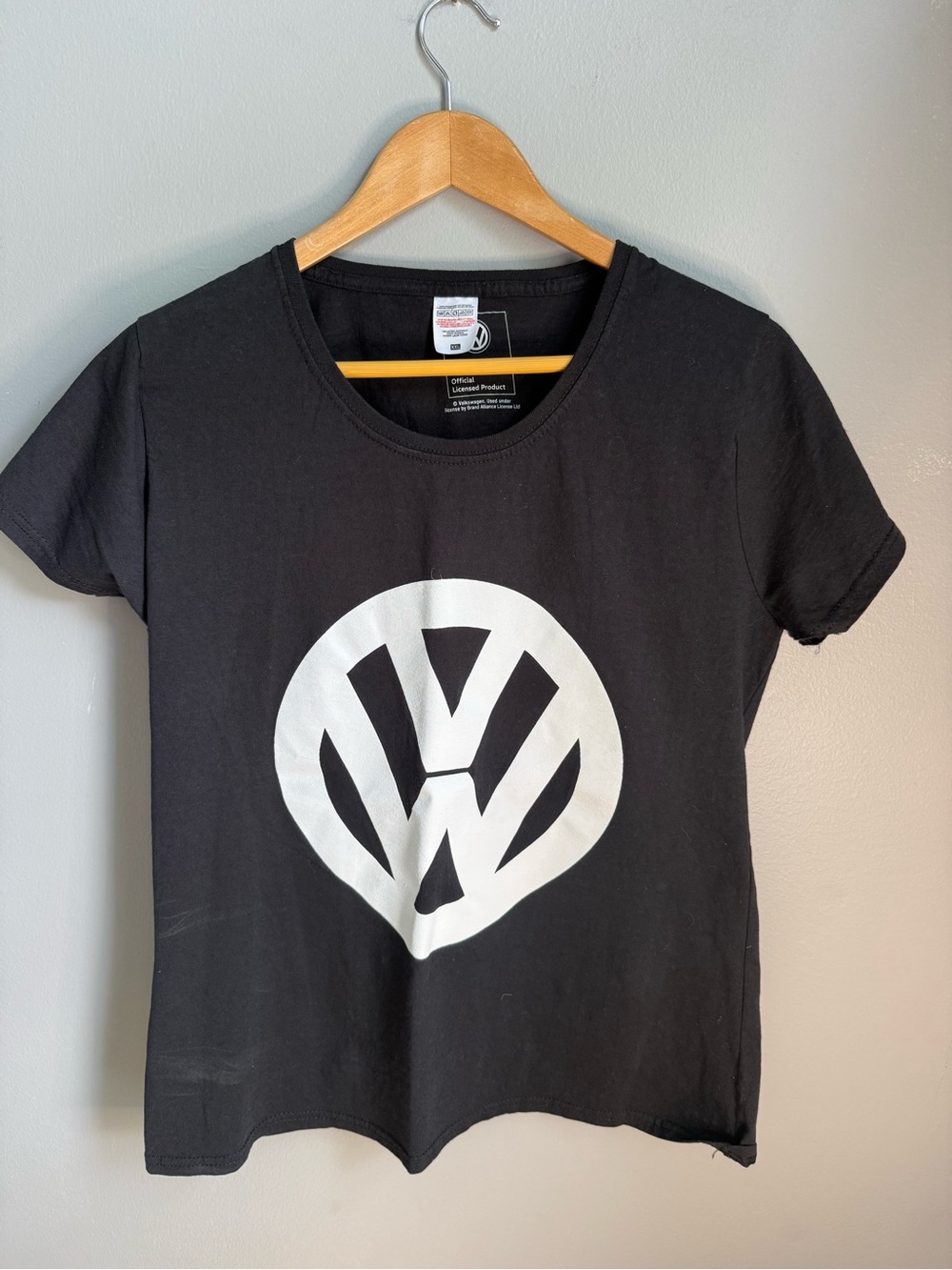 Volkswagen Classic Logo Black Crop T-Shirt - Authentic VW Merch xxl looks small